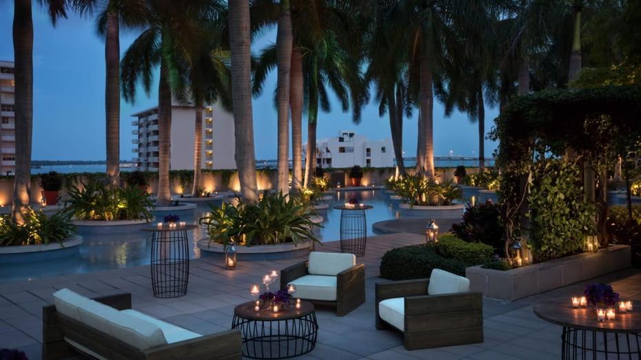 Four Seasons Hotel Miami Exteriör bild